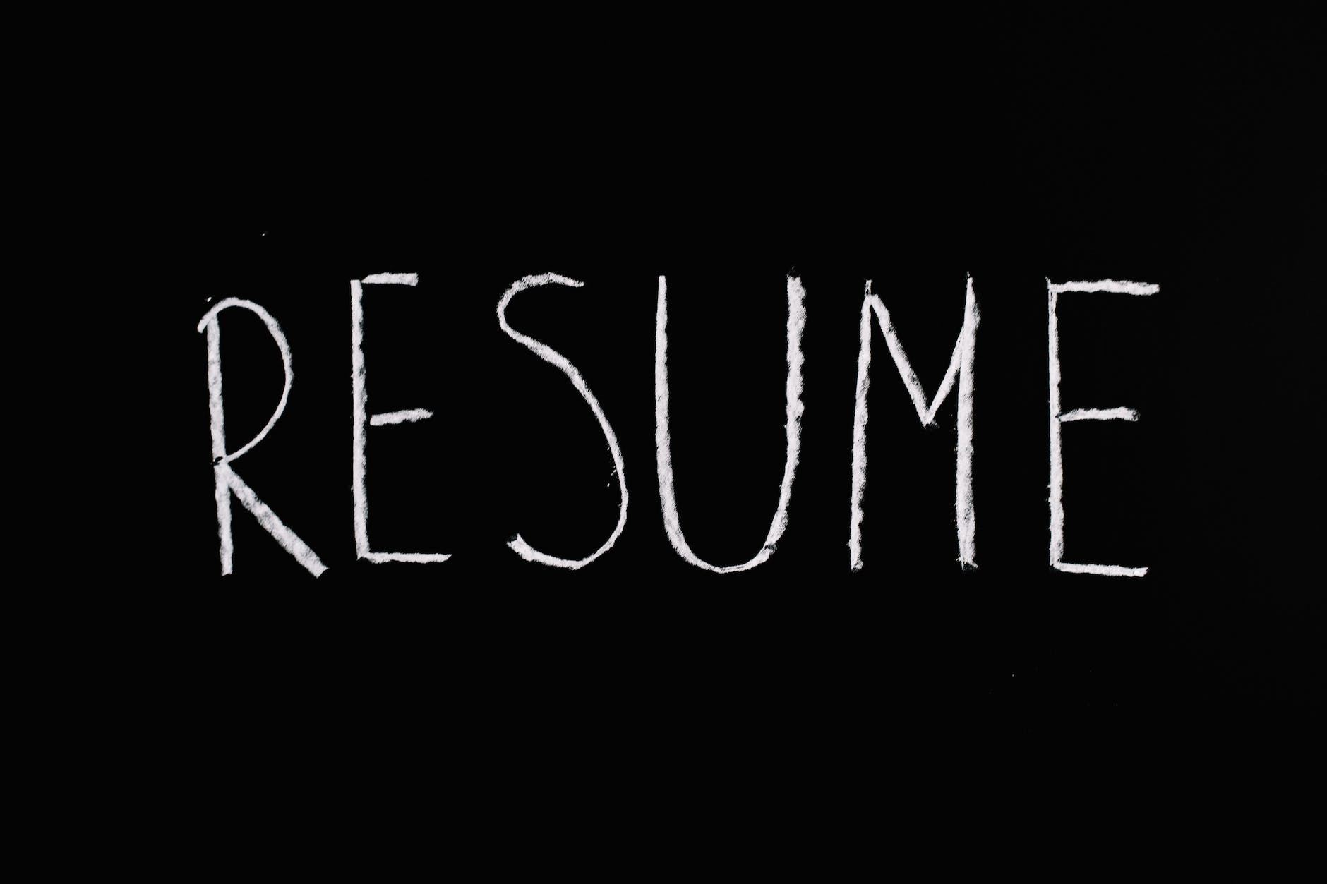 Read more about the article 10 Free AI Platforms to Create Your Resume within Seconds